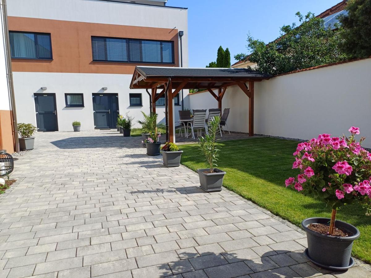 Penthouse Griemann 1 Mit Infrarotkabine Und Eigener Dachterrasse Fuer Max 4 Personen Illmitz Exterior foto